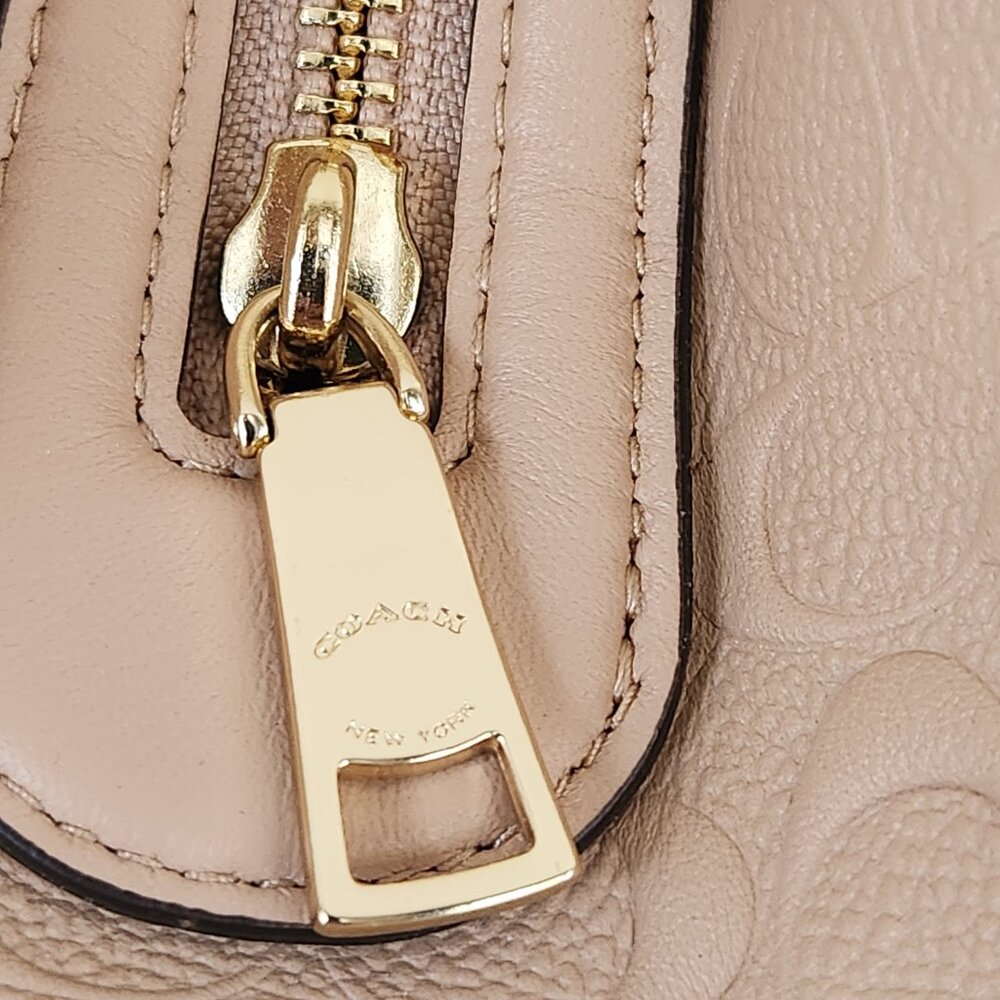 Euc Coach Tan Embossed Signature C's Shoulder Bag Purse - Picture 7 of 17